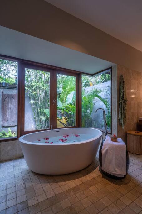 New! Asmara - Indulgent Luxury 15 Mins From Canggu Villa *