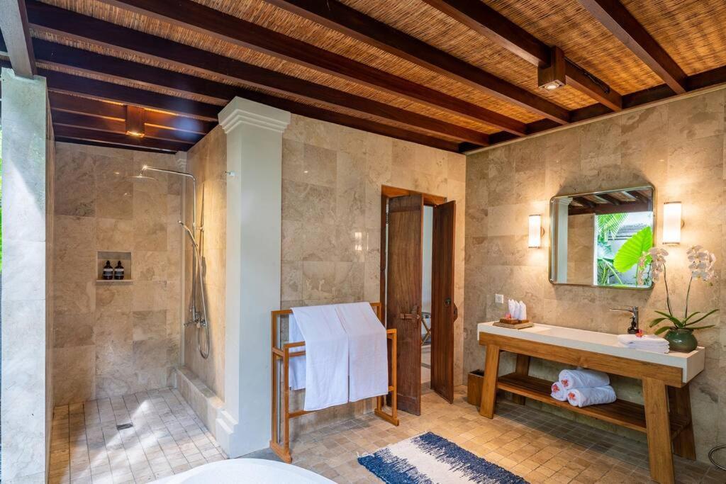 New! Asmara - Indulgent Luxury 15 Mins From Canggu Villa