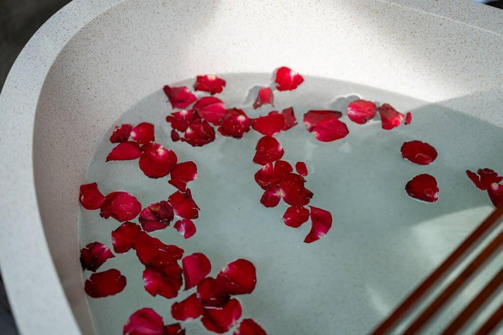 Villa New! Asmara - Indulgent Luxury 15 Mins From Canggu
